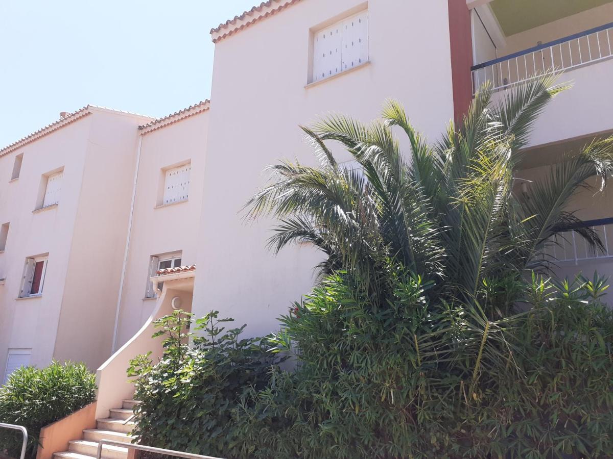 Bandol Nature Et Loisirs: Parking/ Piscine Luaran gambar