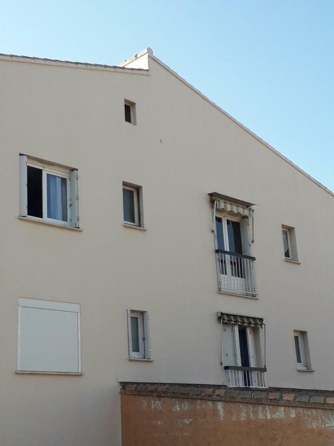 Bandol Nature Et Loisirs: Parking/ Piscine Luaran gambar