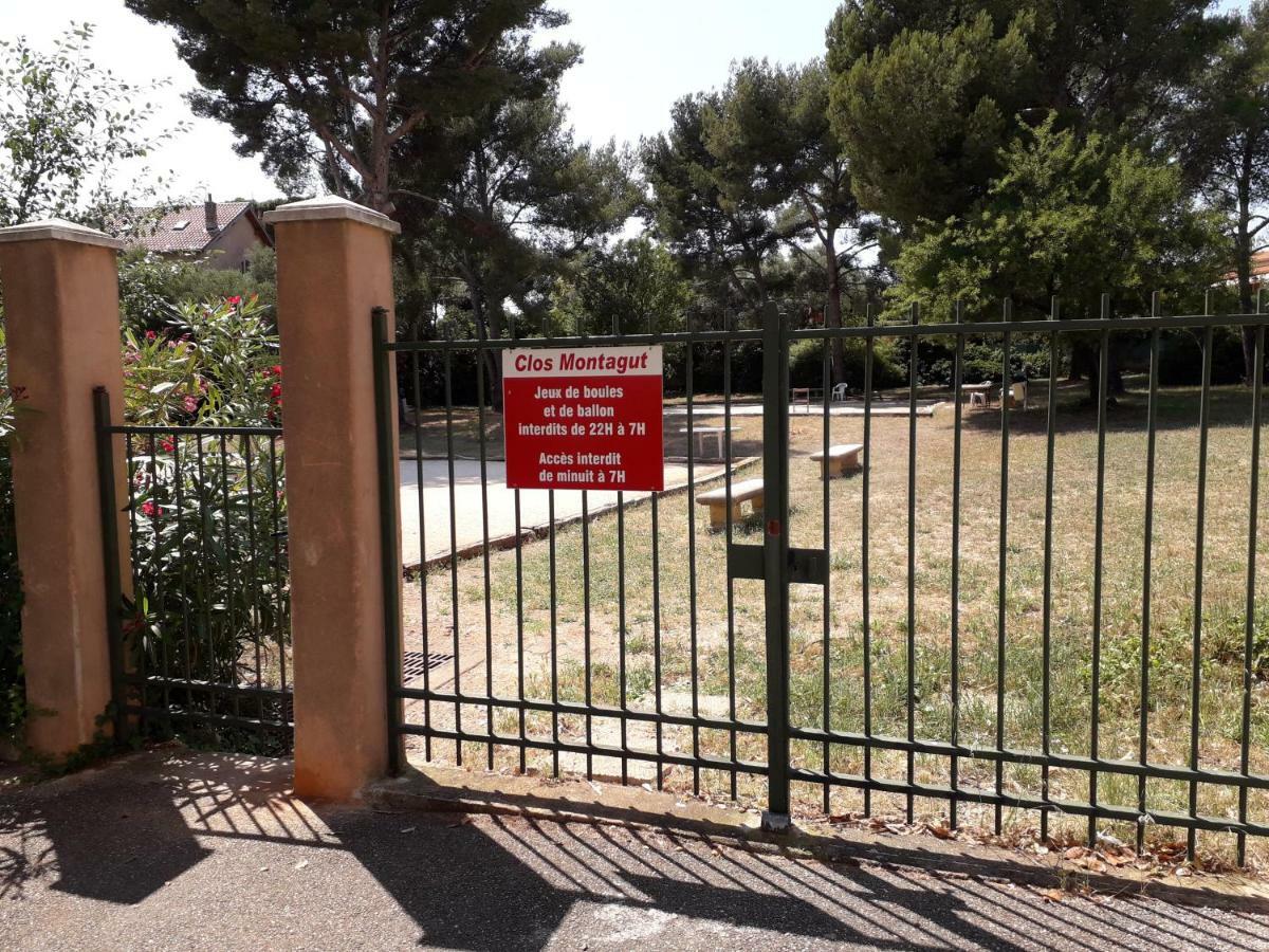 Bandol Nature Et Loisirs: Parking/ Piscine Luaran gambar