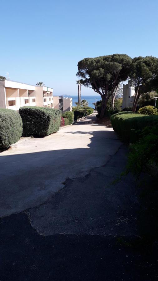 Bandol Nature Et Loisirs: Parking/ Piscine Luaran gambar